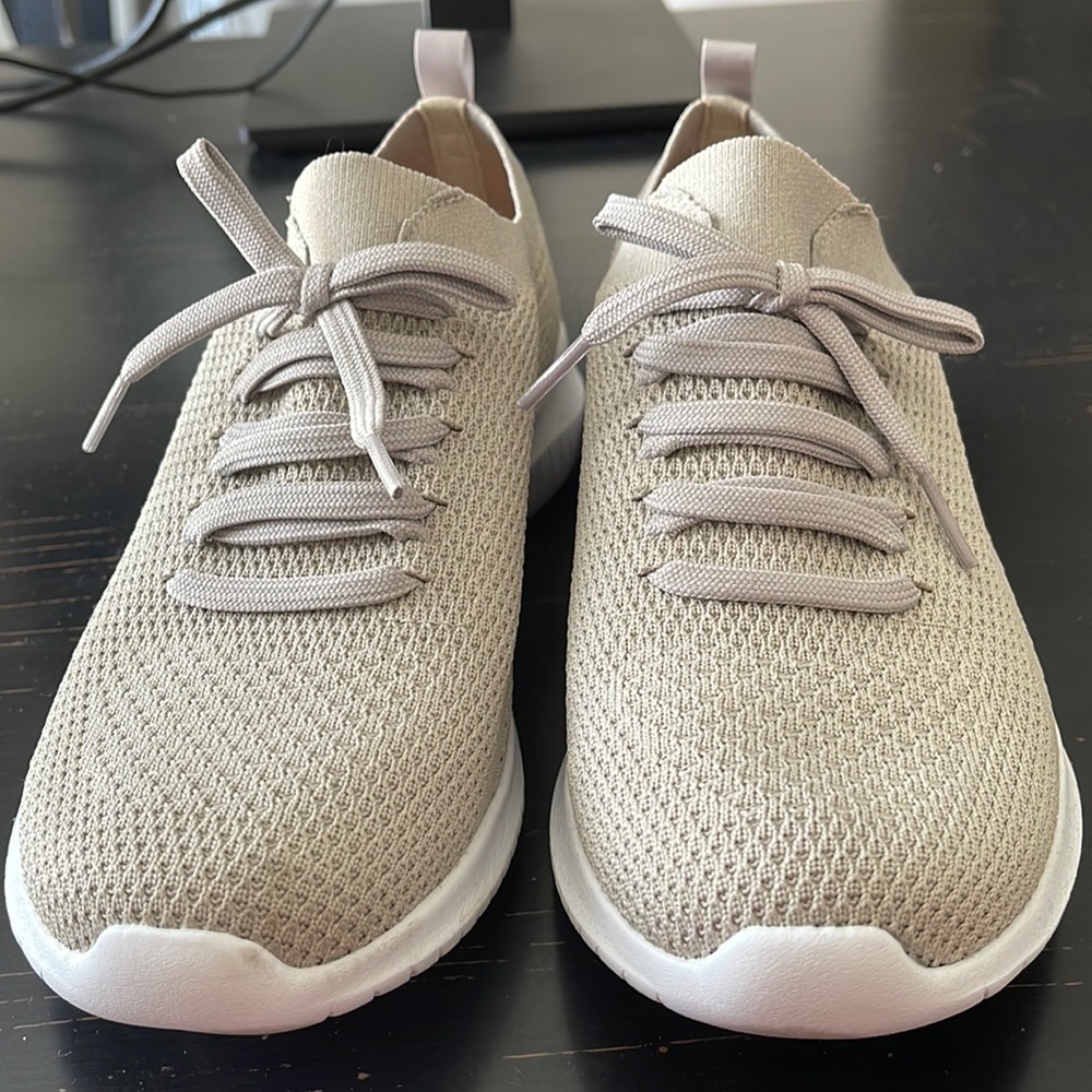 Sketchers stretch fit, air cooled memory foam tennis shoes